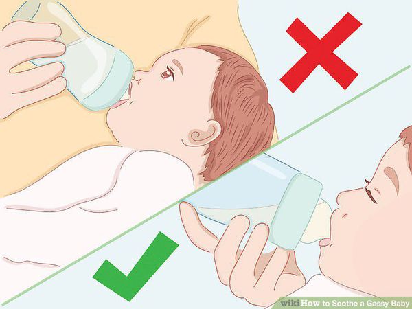 Как правильно кормить ребёнка из бутылочки